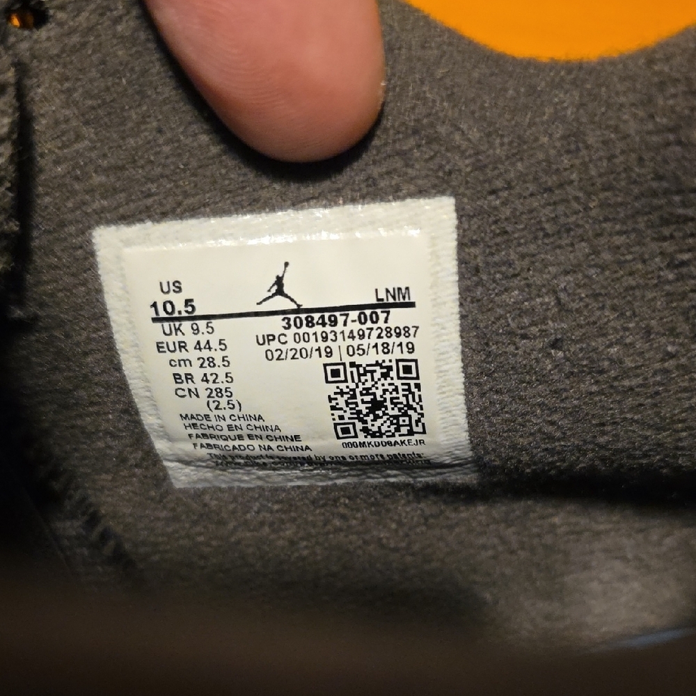 Jordan Gray Sneakers Classic Design - Picture 2 of 11